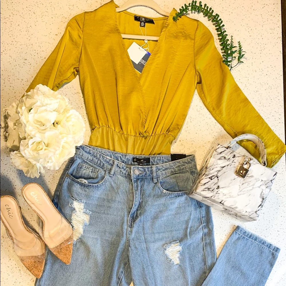 Satin, long sleeve bodysuit 💛